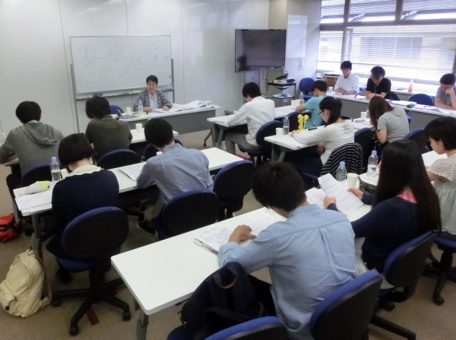 港区平和青年団イベント実行委員研修会・インタビュー術指導風景2015年6月